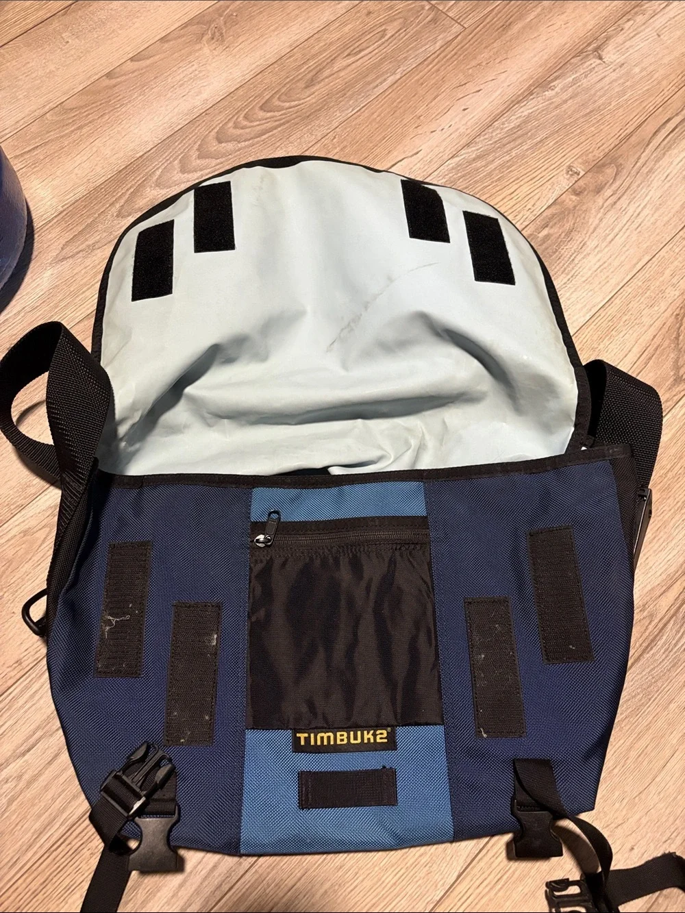 Timbuk2 Blue Two-Tone Messenger Bag with Adjustable Strap - Picture 2 of 9